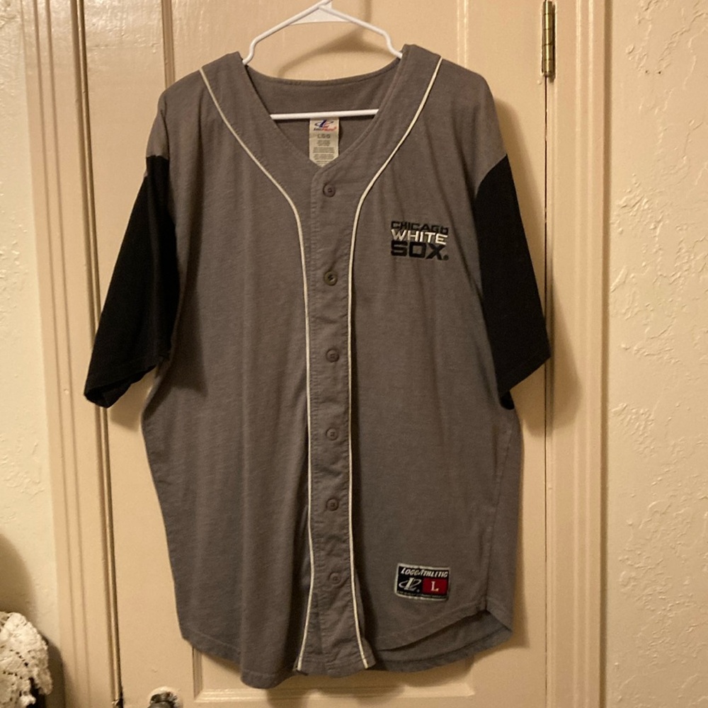 Chicago White Sox Embroidered Button Down Jersey Large Logo Athletic Patch